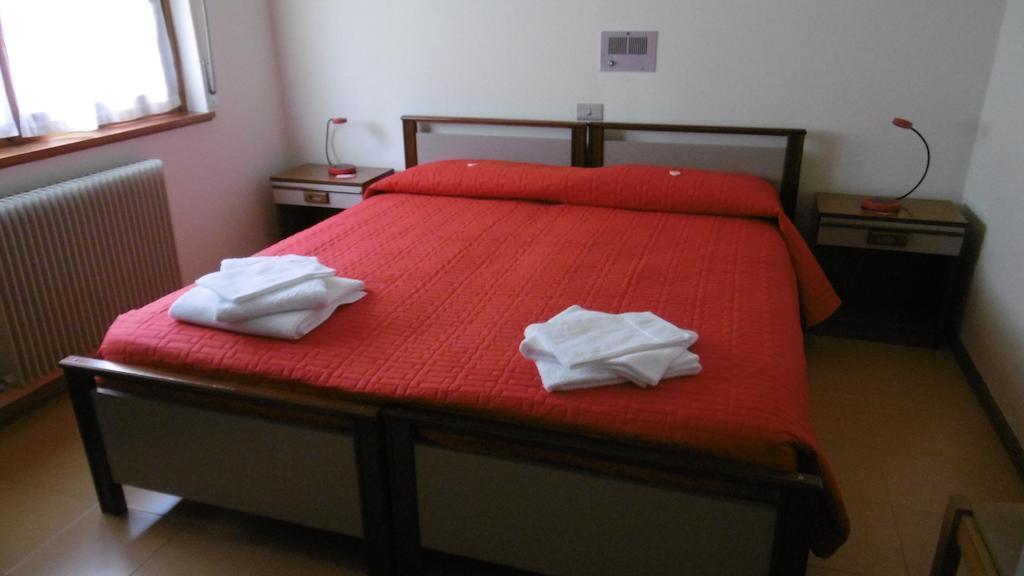 Hotel Casa Per Ferie Paola Di Rosa Arta Terme Pokoj fotografie